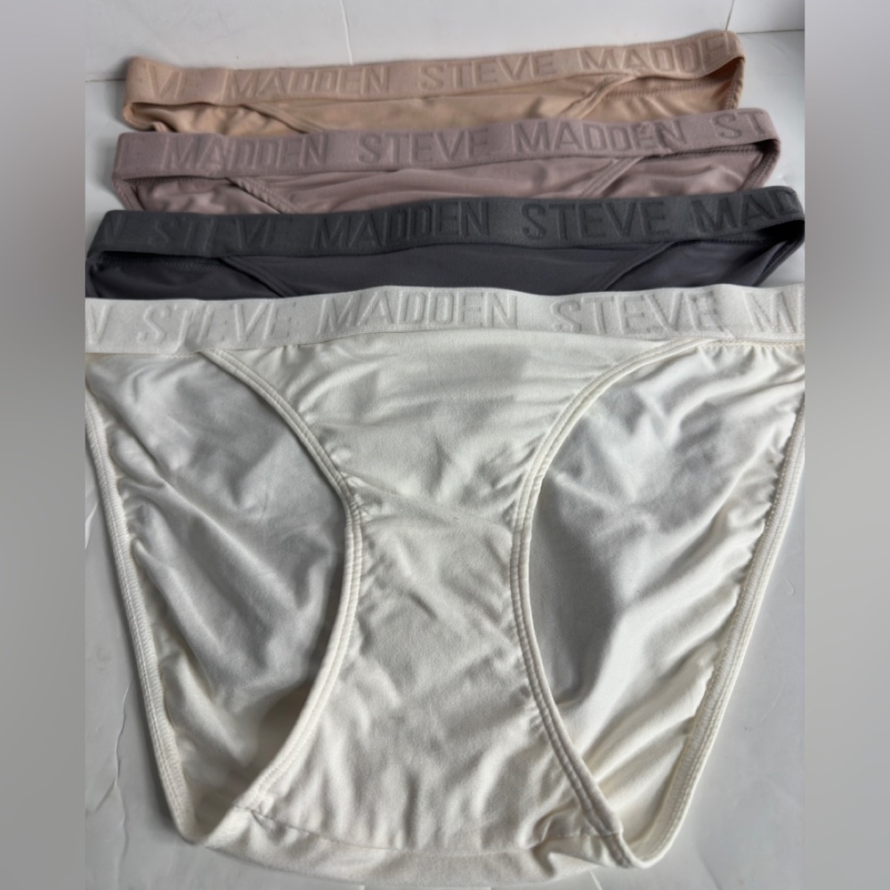 NWOT 4Pcs Calvin Klein women’s underwears
